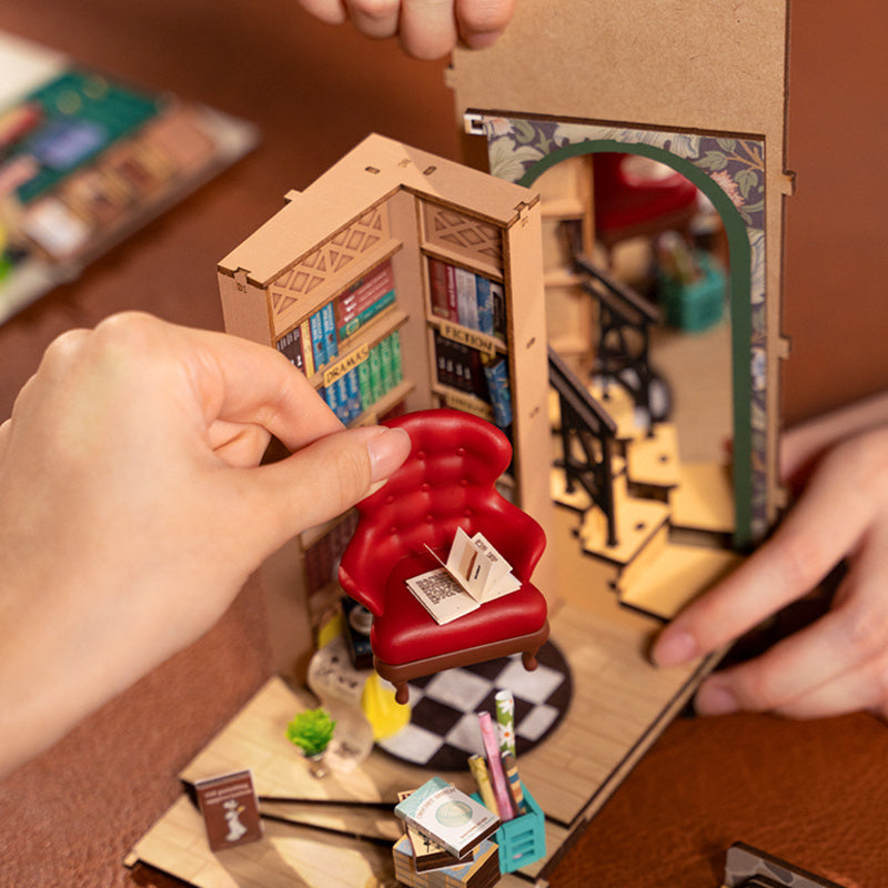 Rolife DIY Wooden Book Nook Shakespeare Bookstore
With LED Lights
Perfect for Christmas or Birthday Gifts