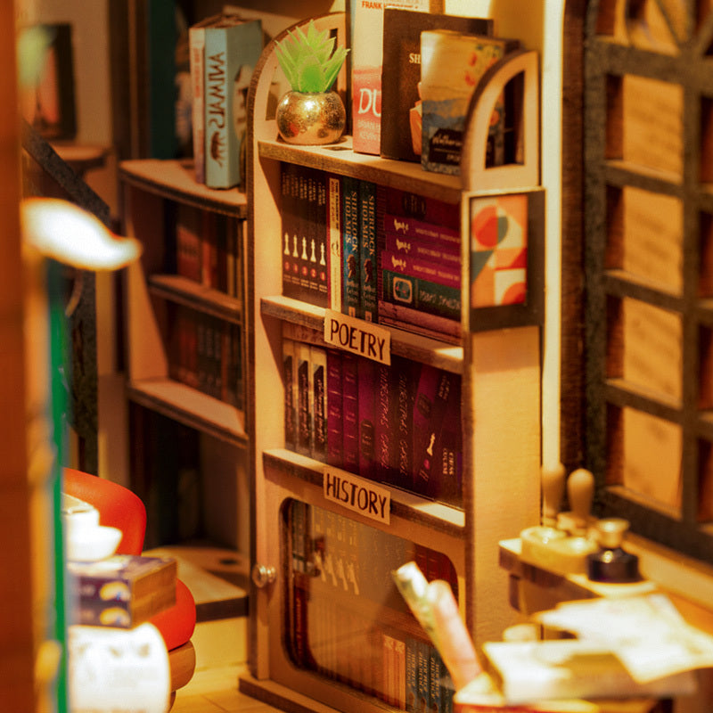Rolife DIY Wooden Book Nook Shakespeare Bookstore
With LED Lights
Perfect for Christmas or Birthday Gifts