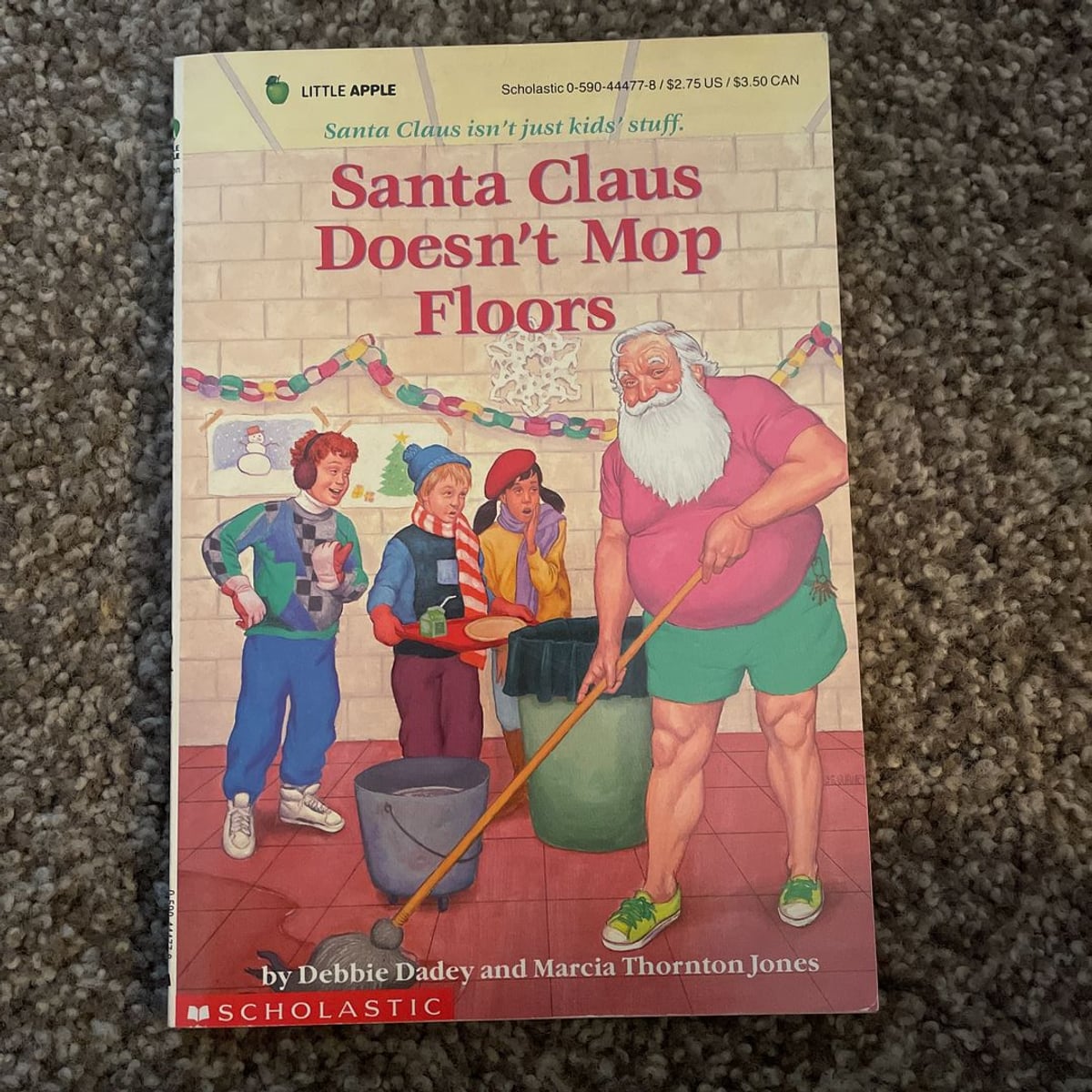 Santa Claus Doesn't Mop Floors (Bailey School Kids #3) by Marcia Thornton Jones