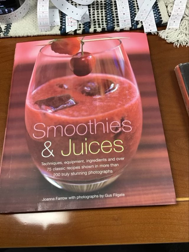 Smoothies and Juices: Techniques, Equipment, Ingredients And Over 75 Classic Recipes Shown In More Than 200 Truly Stunning Photographs by Joanna Farrow