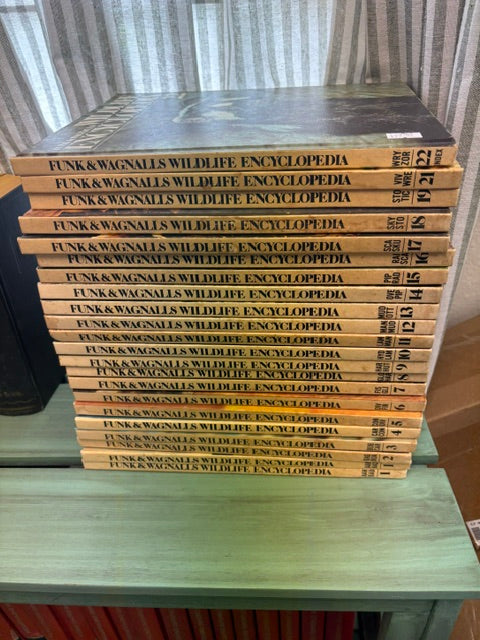 Funk And Wagnalls Wildlife Encyclopedia Partial Set - Vol 1-22*missing book 20 by Funk And Wagnall