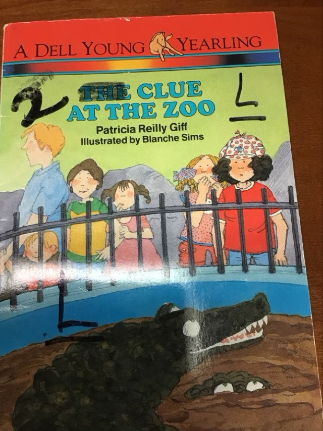 The Clue at the Zoo (Polka Dot Private Eye) by Patricia Reilly Giff