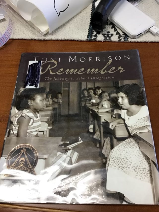 Remember: The Journey to School Integration (Bccb Blue Ribbon Nonfiction Book Award (Awards)) by Toni Morrison * Ex-Library Book