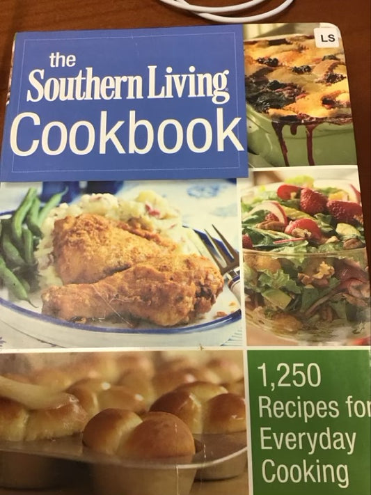 The Southern Living Cookbook: 1,250 Recipes for Everyday Cooking by Editors of Southern Living Magazine