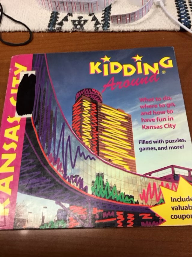 DEL-Kidding Around Kansas City: What to Do, Where to Go, and How to Have Fun by Lisa Harkrader * Ex Library Book