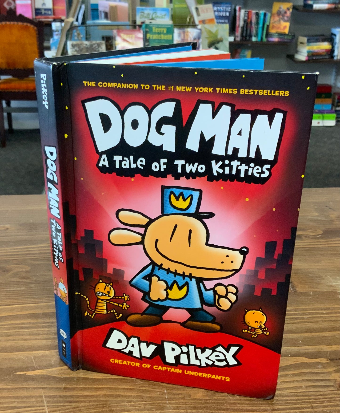 Dog Man: A Tale of Two Kitties: From the Creator of Captain Underpants (Dog Man #3) by Dav Pilkey