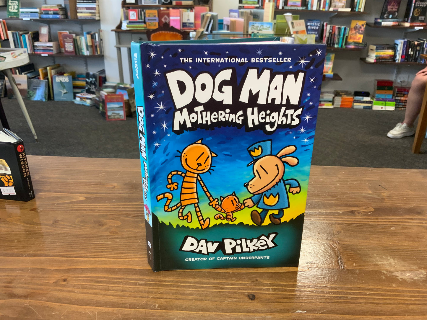 Dog Man: Mothering Heights: A Graphic Novel (Dog Man #10): From the Creator of Captain Underpants (10) by Dav Pilkey
